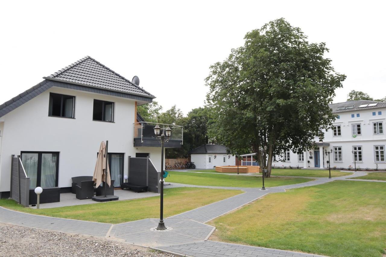 Kavaliershaus Henriettenhof เกรอมิทซ์ ภายนอก รูปภาพ