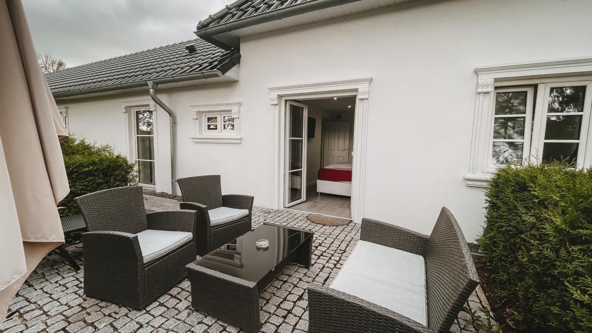 Kavaliershaus Henriettenhof เกรอมิทซ์ ภายนอก รูปภาพ